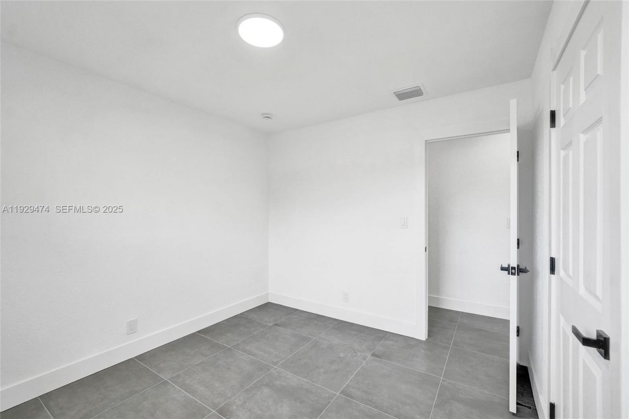 680 SW 29th Ter, Fort Lauderdale, FL 33312 Photo