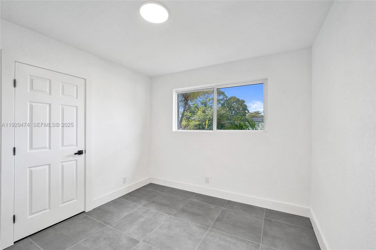 680 SW 29th Ter, Fort Lauderdale, FL 33312 Photo