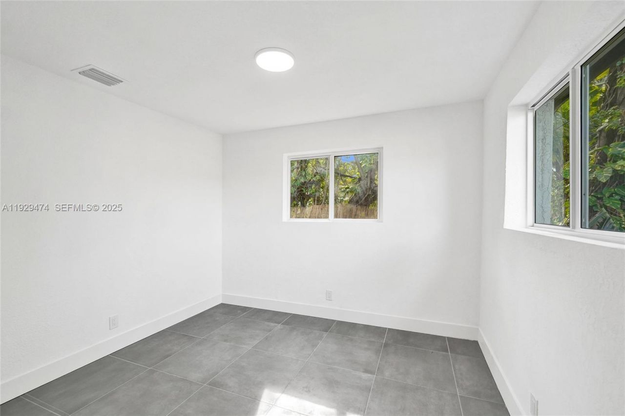 680 SW 29th Ter, Fort Lauderdale, FL 33312 Photo