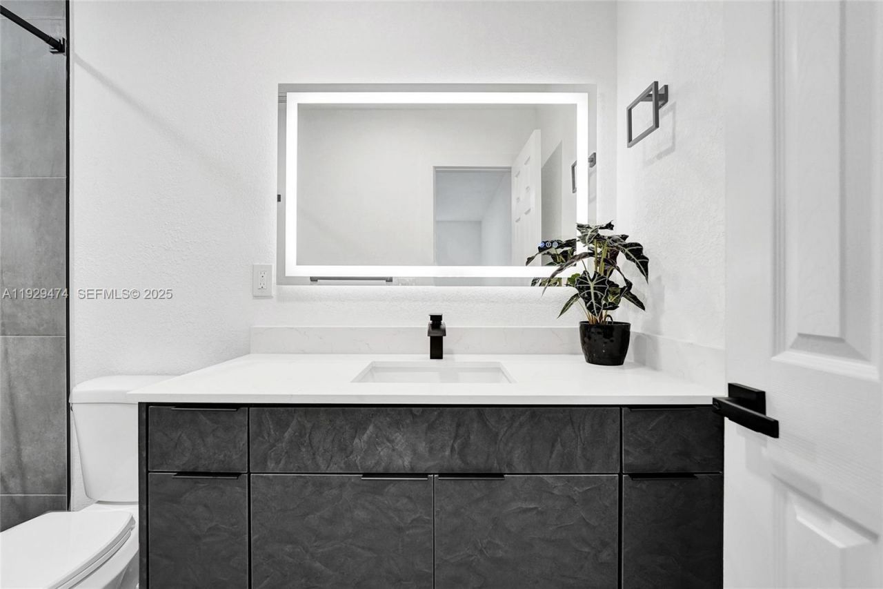 680 SW 29th Ter, Fort Lauderdale, FL 33312 Photo