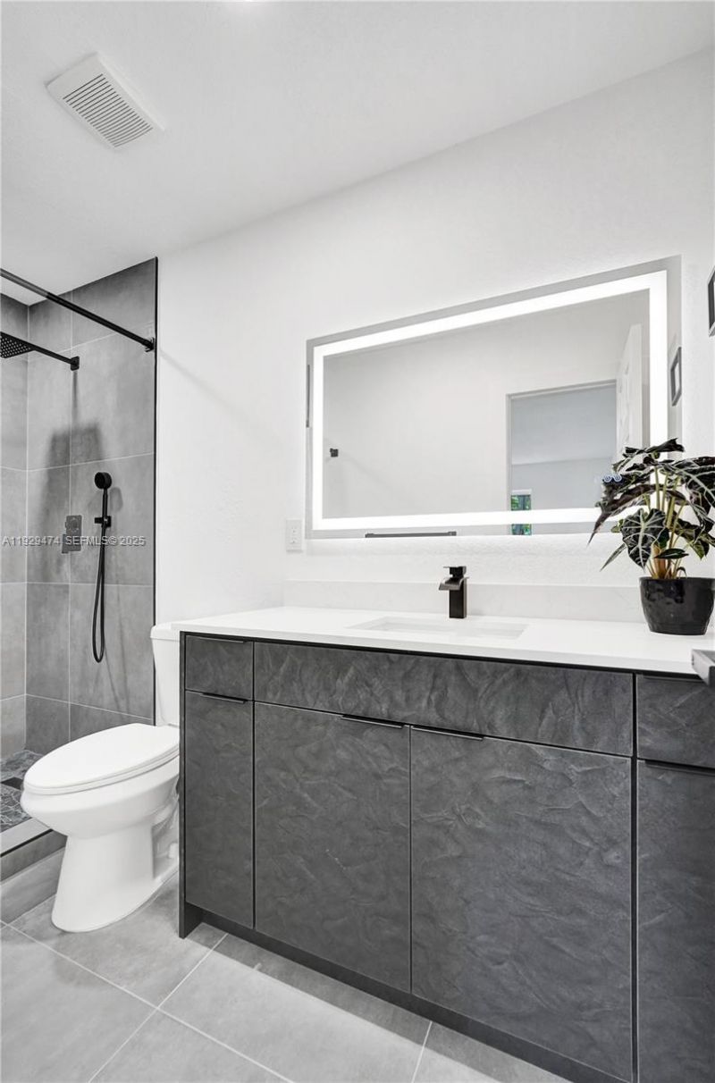 680 SW 29th Ter, Fort Lauderdale, FL 33312 Photo