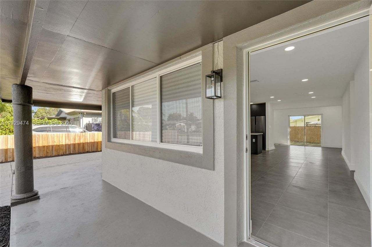 680 SW 29th Ter, Fort Lauderdale, FL 33312 Photo