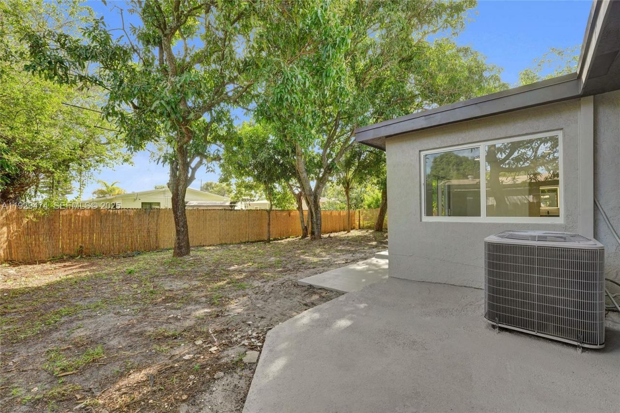 680 SW 29th Ter, Fort Lauderdale, FL 33312 Photo