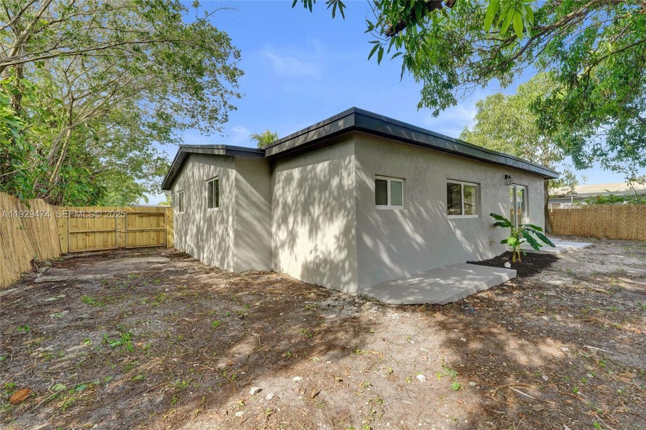 680 SW 29th Ter, Fort Lauderdale, FL 33312 Photo