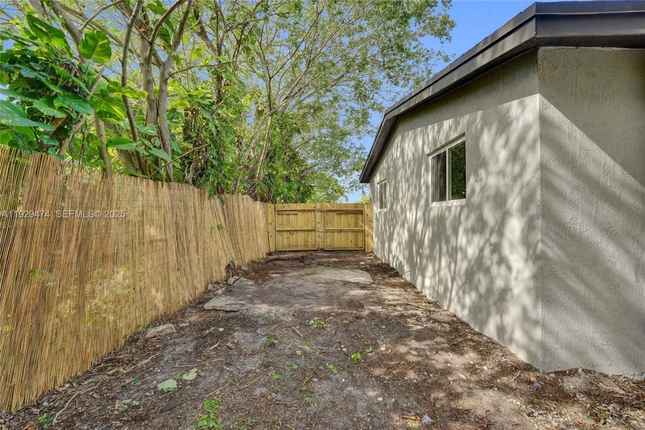 680 SW 29th Ter, Fort Lauderdale, FL 33312 Photo