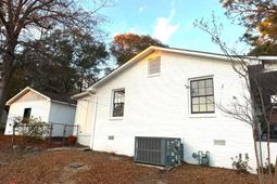 955 Laurie Lane photo 4