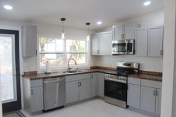 955 Laurie Lane photo 4