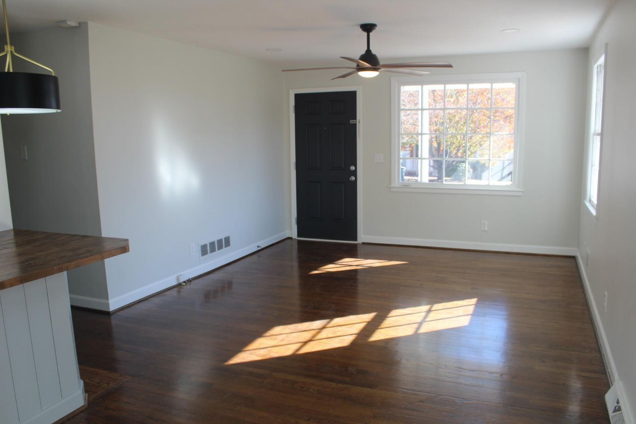 955 Laurie Lane Photo 8