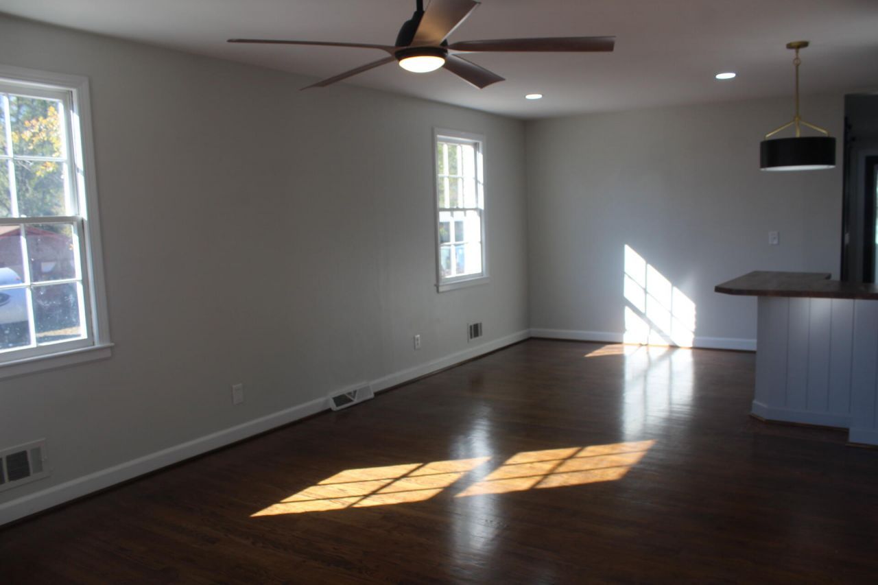 955 Laurie Lane Photo 9