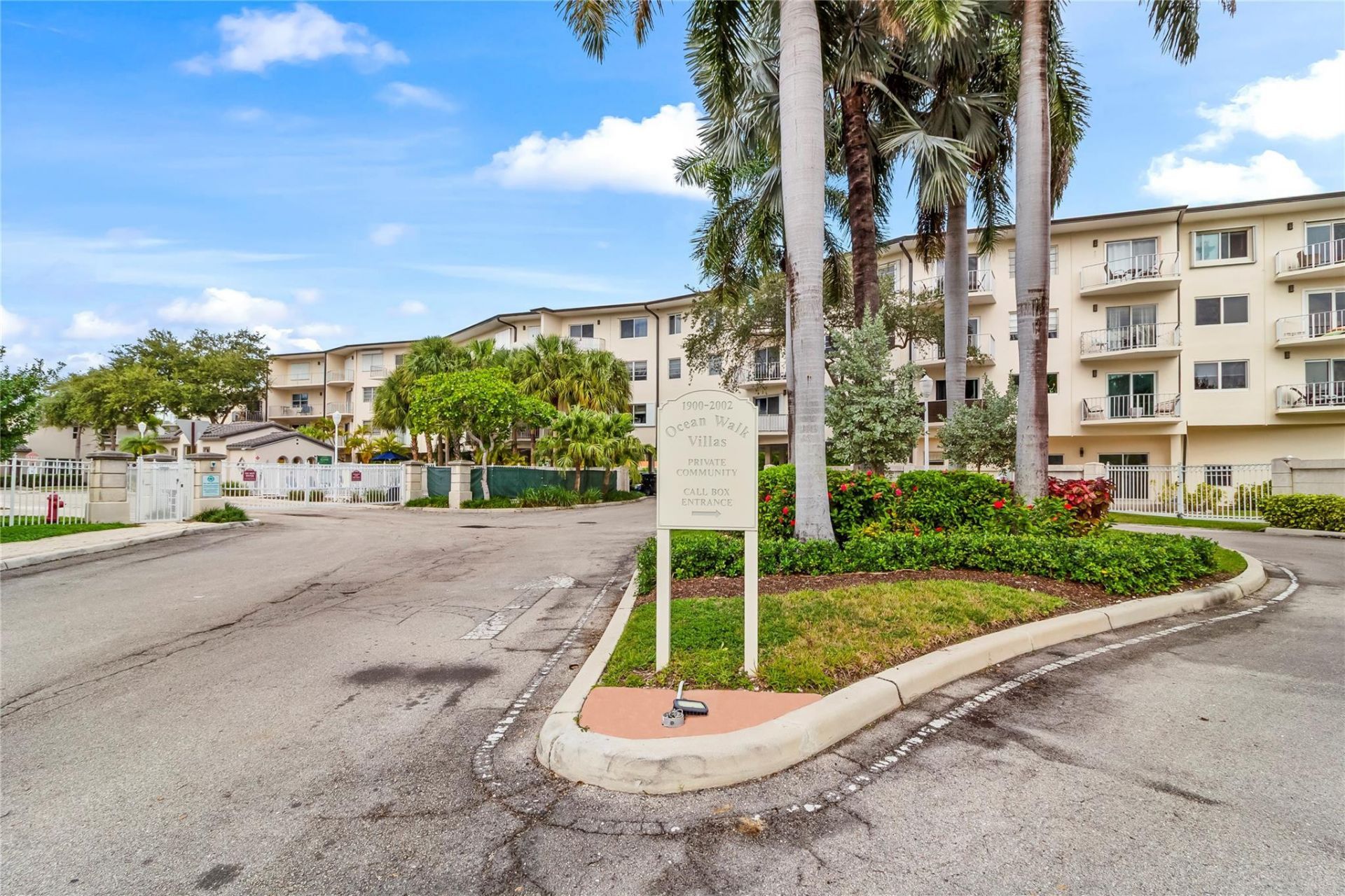 1900 Oceanwalk Lane, Unit 136, Lauderdale by the Sea, FL 33062 Photo