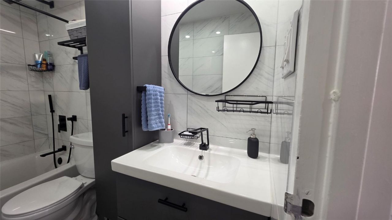 2831 Somerset Drive, Unit 105, Lauderdale Lakes, FL 33311 Photo