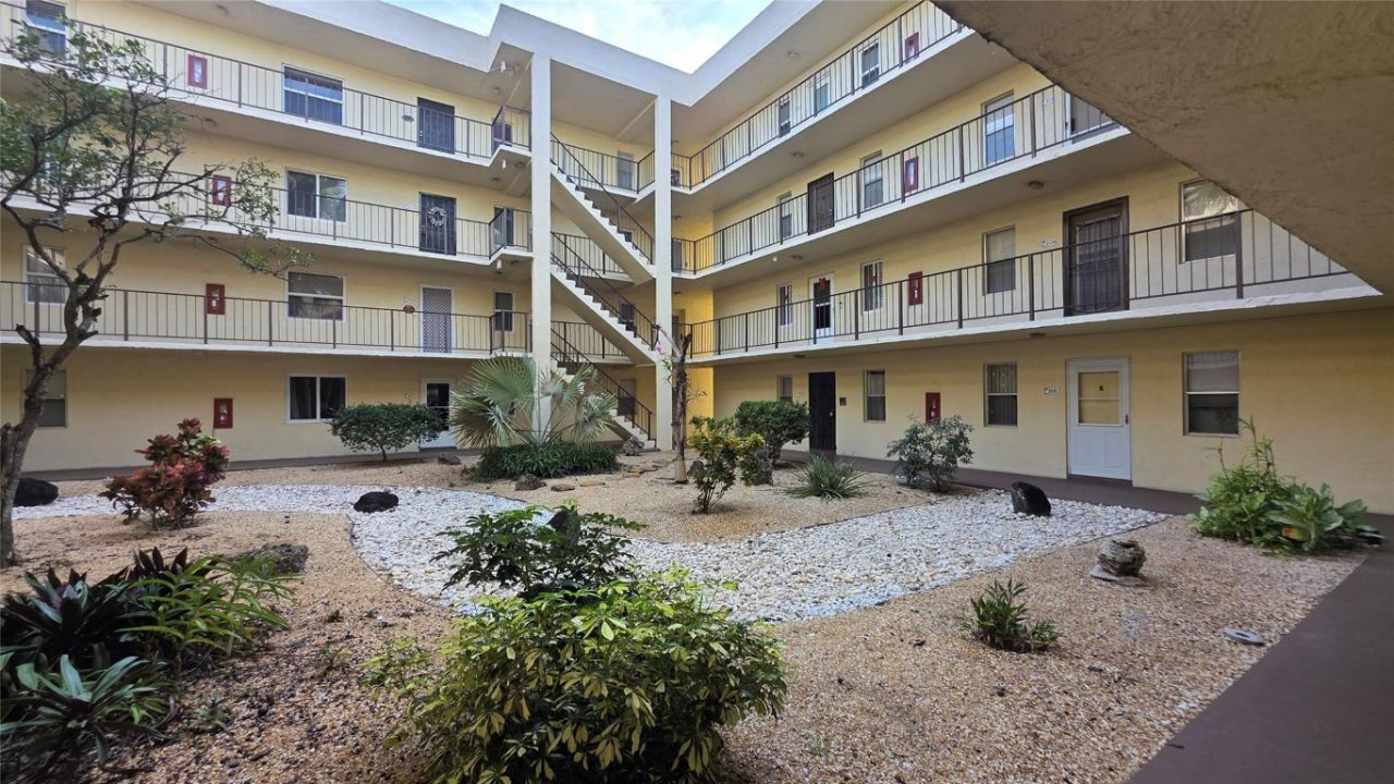 2831 Somerset Drive, Unit 105, Lauderdale Lakes, FL 33311 Photo