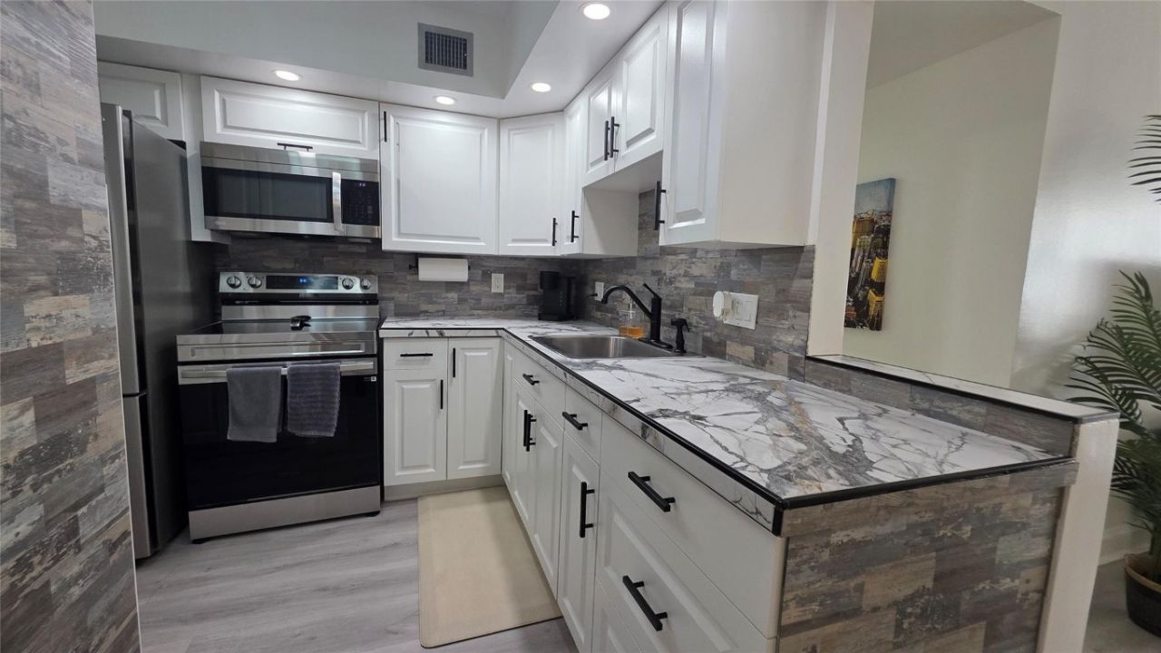 2831 Somerset Drive, Unit 105, Lauderdale Lakes, FL 33311 Photo