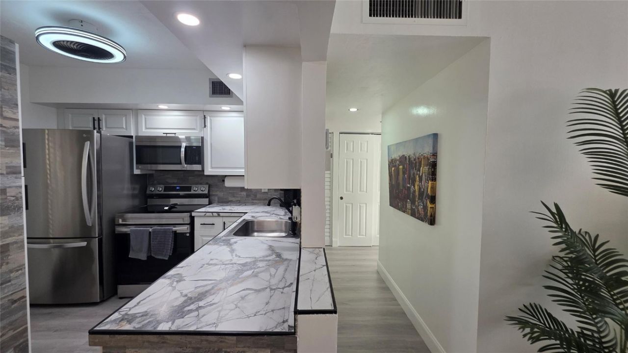 2831 Somerset Drive, Unit 105, Lauderdale Lakes, FL 33311 Photo