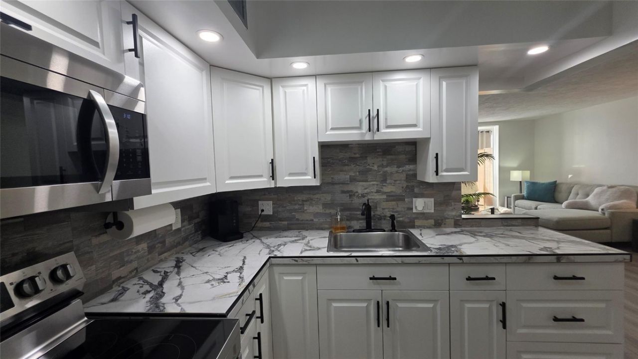 2831 Somerset Drive, Unit 105, Lauderdale Lakes, FL 33311 Photo