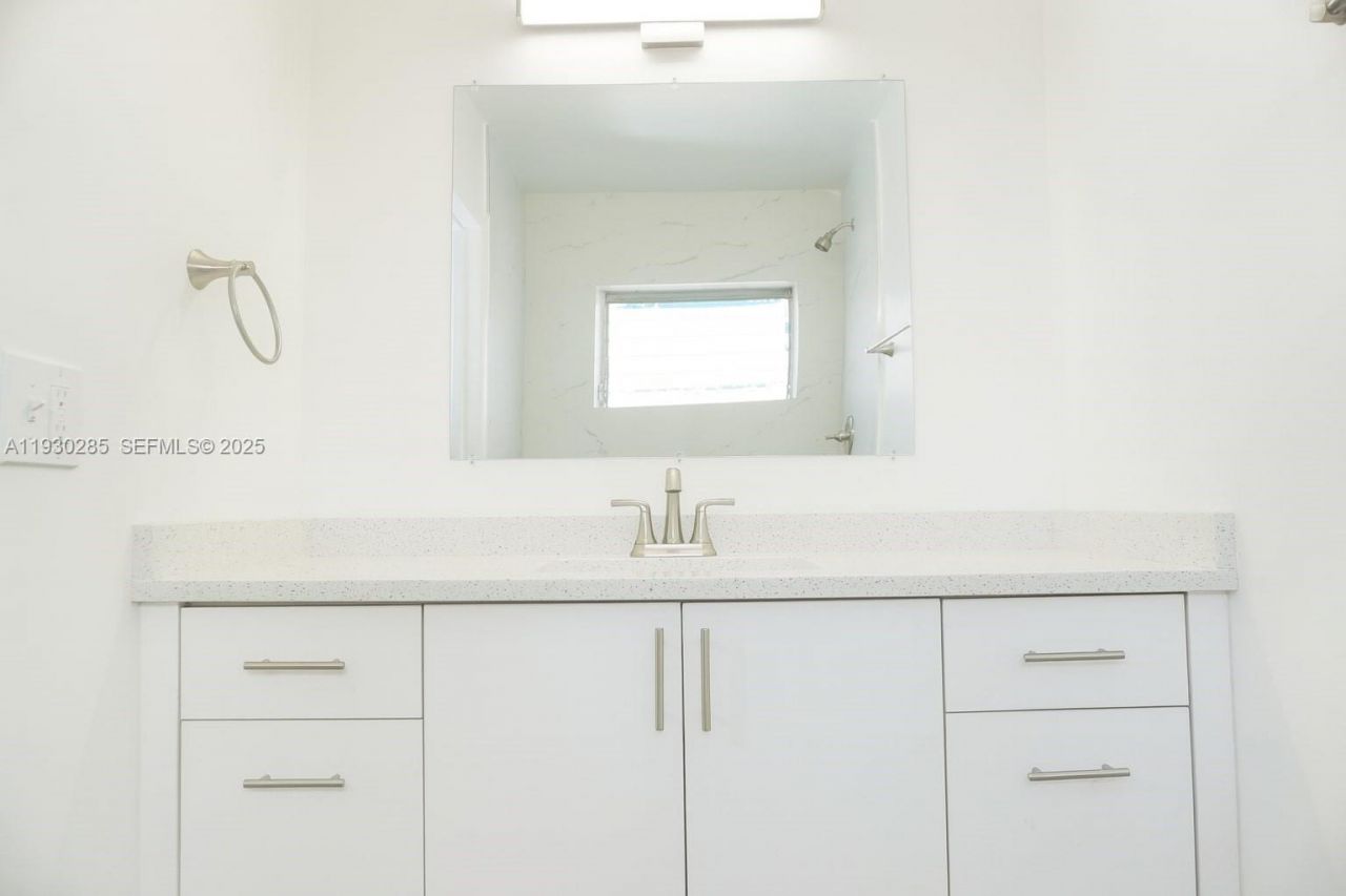 749 SE 15th St, Unit 10, Fort Lauderdale, FL 33316 Photo