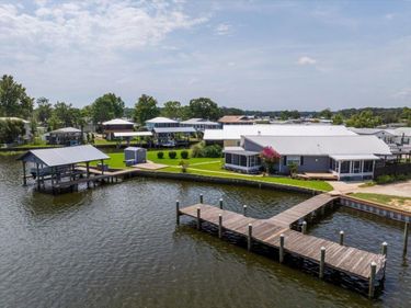 164 Moonlite Dr, Welaka, FL 32193