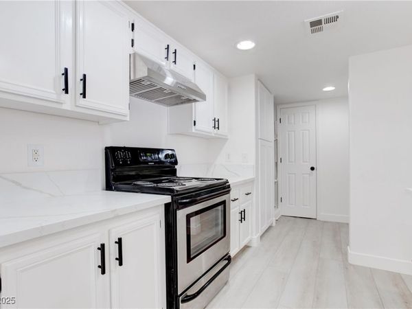 5792 Ambassador Avenue, Unit 102, Las Vegas, NV 89122