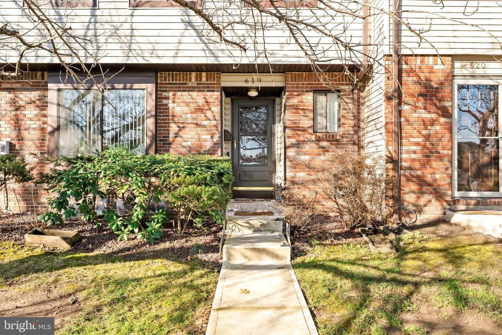 619 Edison Drive, Hightstown, NJ 08520 Main Photo