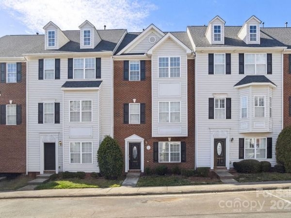 10032 Treeside Lane, Matthews, NC 28105