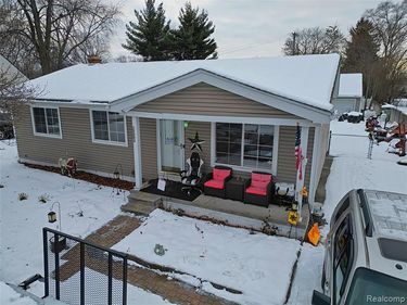 15093 Lyons Street, Livonia, MI 48154