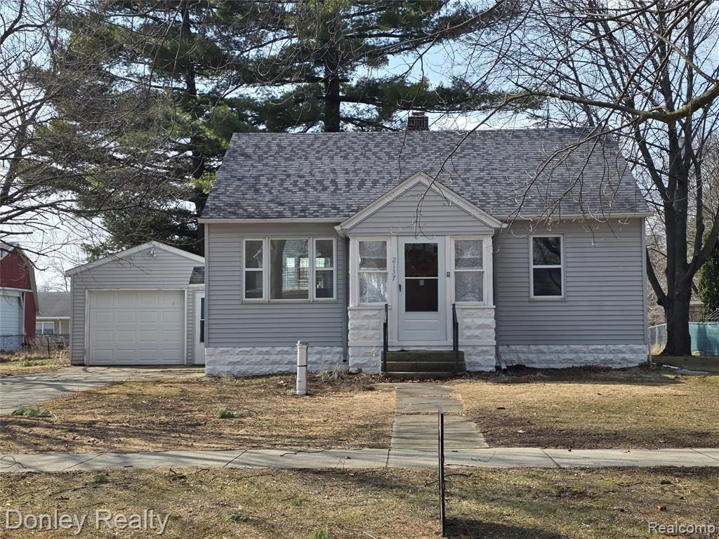 2137 N Main Street, Fairgrove Vlg, MI 48733 Main Photo