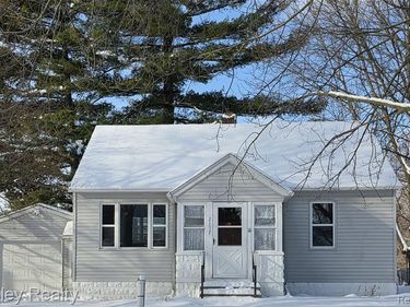 2137 N Main Street, Fairgrove Vlg, MI 48733