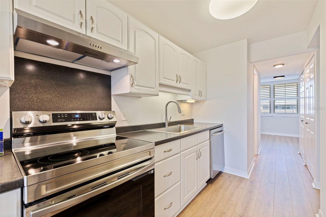 4890 Bay Street Ne, Unit 330, Saint Petersburg, FL 33703 Photo