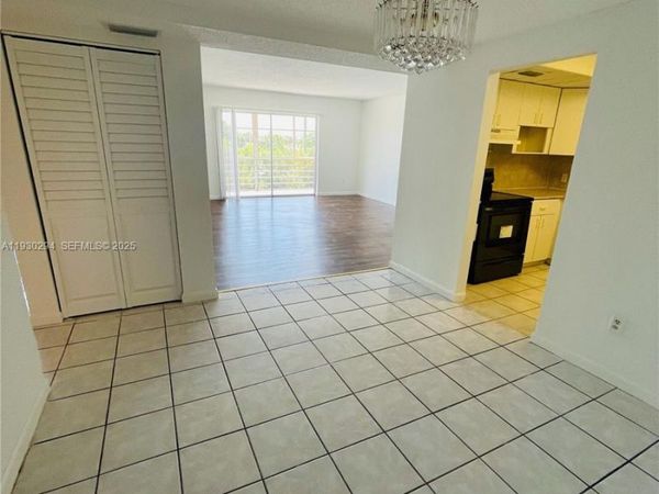 4848 NW 24th Ct, Unit 318, Lauderdale Lakes, FL 33313