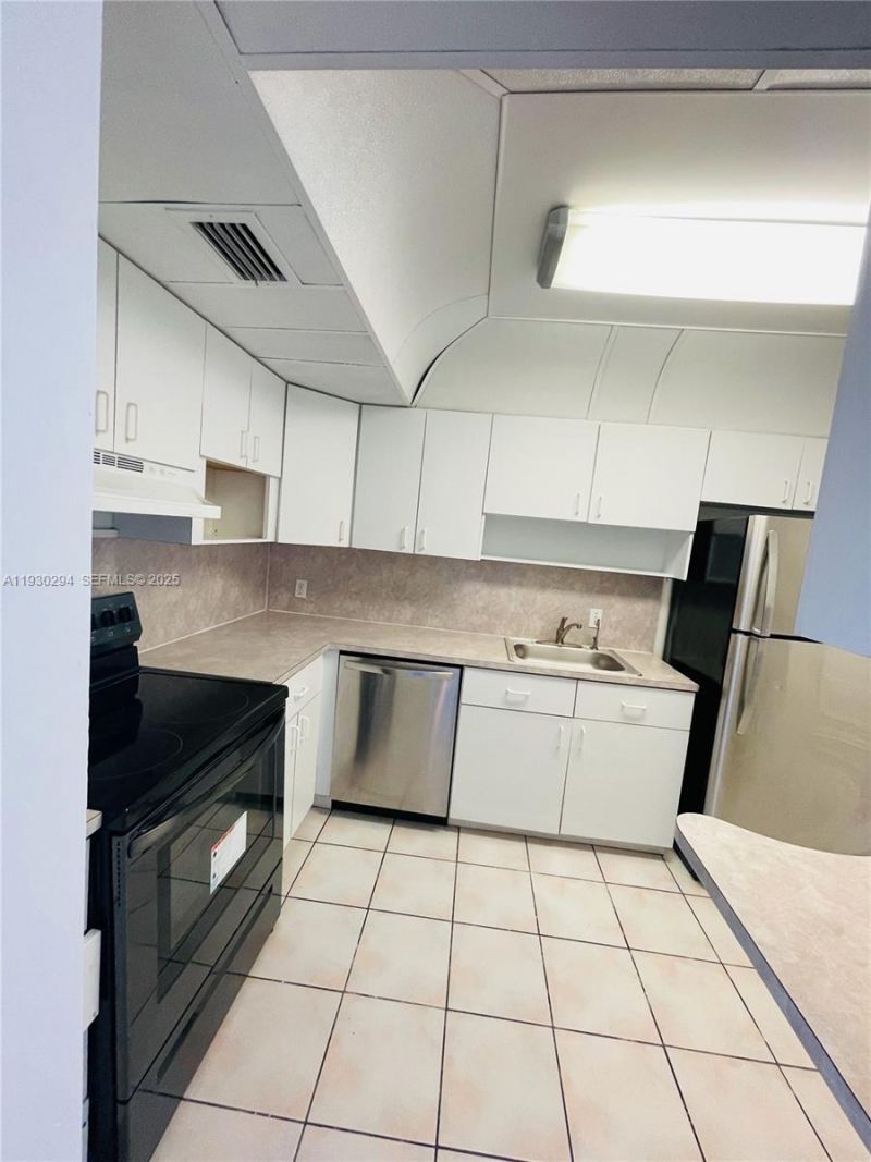 4848 NW 24th Ct, Unit 318, Lauderdale Lakes, FL 33313 Photo