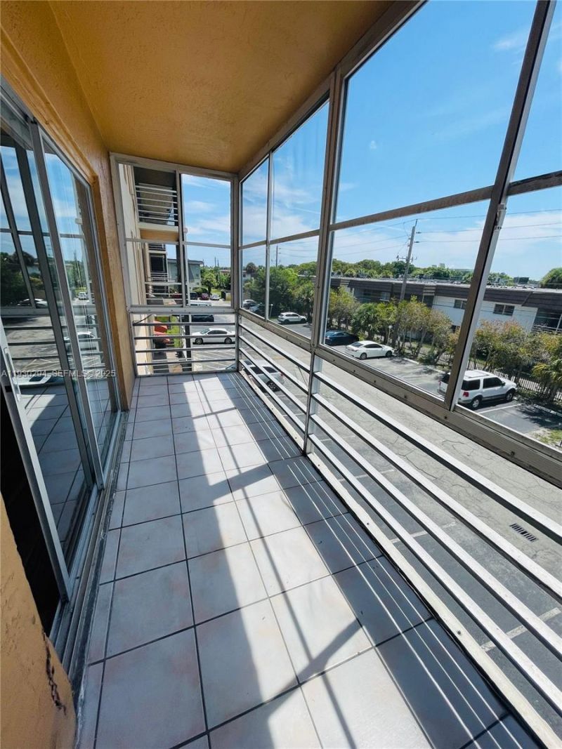 4848 NW 24th Ct, Unit 318, Lauderdale Lakes, FL 33313 Photo