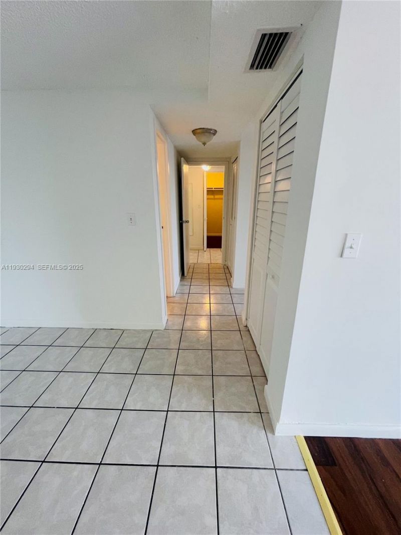 4848 NW 24th Ct, Unit 318, Lauderdale Lakes, FL 33313 Photo