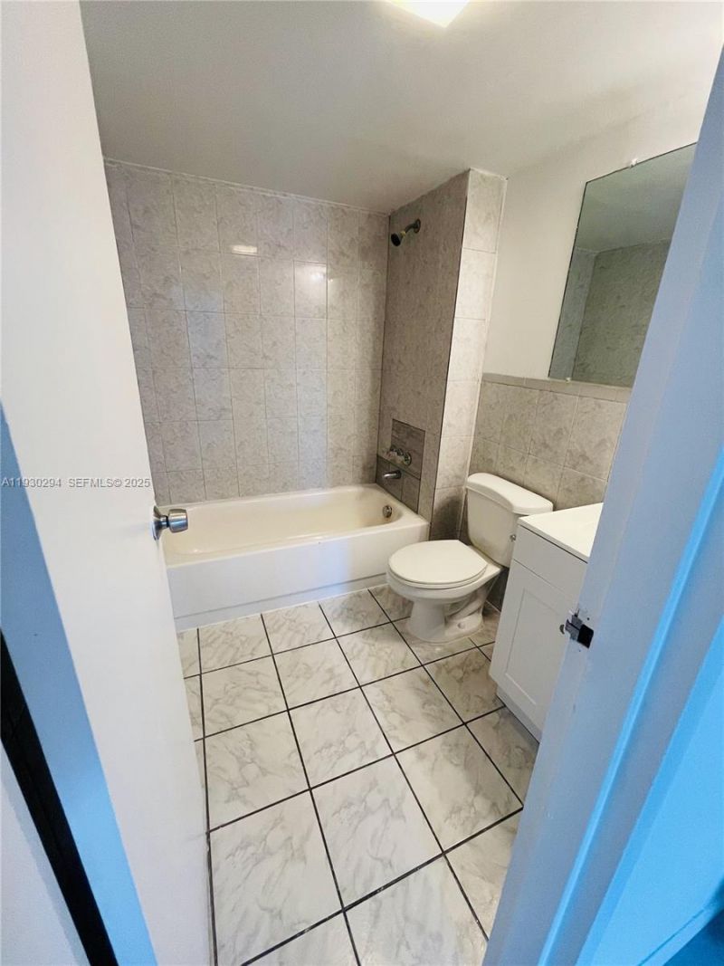 4848 NW 24th Ct, Unit 318, Lauderdale Lakes, FL 33313 Photo