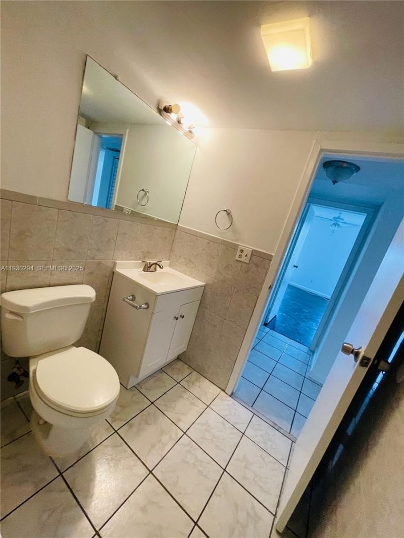 4848 NW 24th Ct, Unit 318, Lauderdale Lakes, FL 33313 Photo