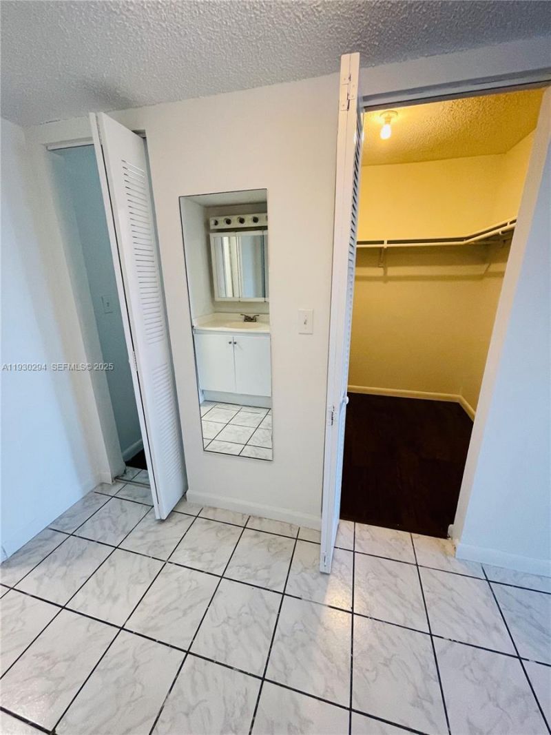 4848 NW 24th Ct, Unit 318, Lauderdale Lakes, FL 33313 Photo