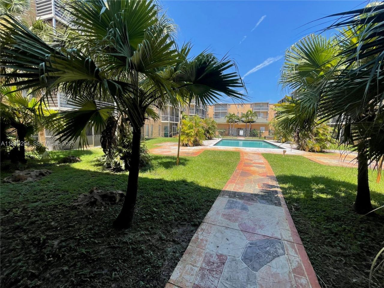 4848 NW 24th Ct, Unit 318, Lauderdale Lakes, FL 33313 Photo