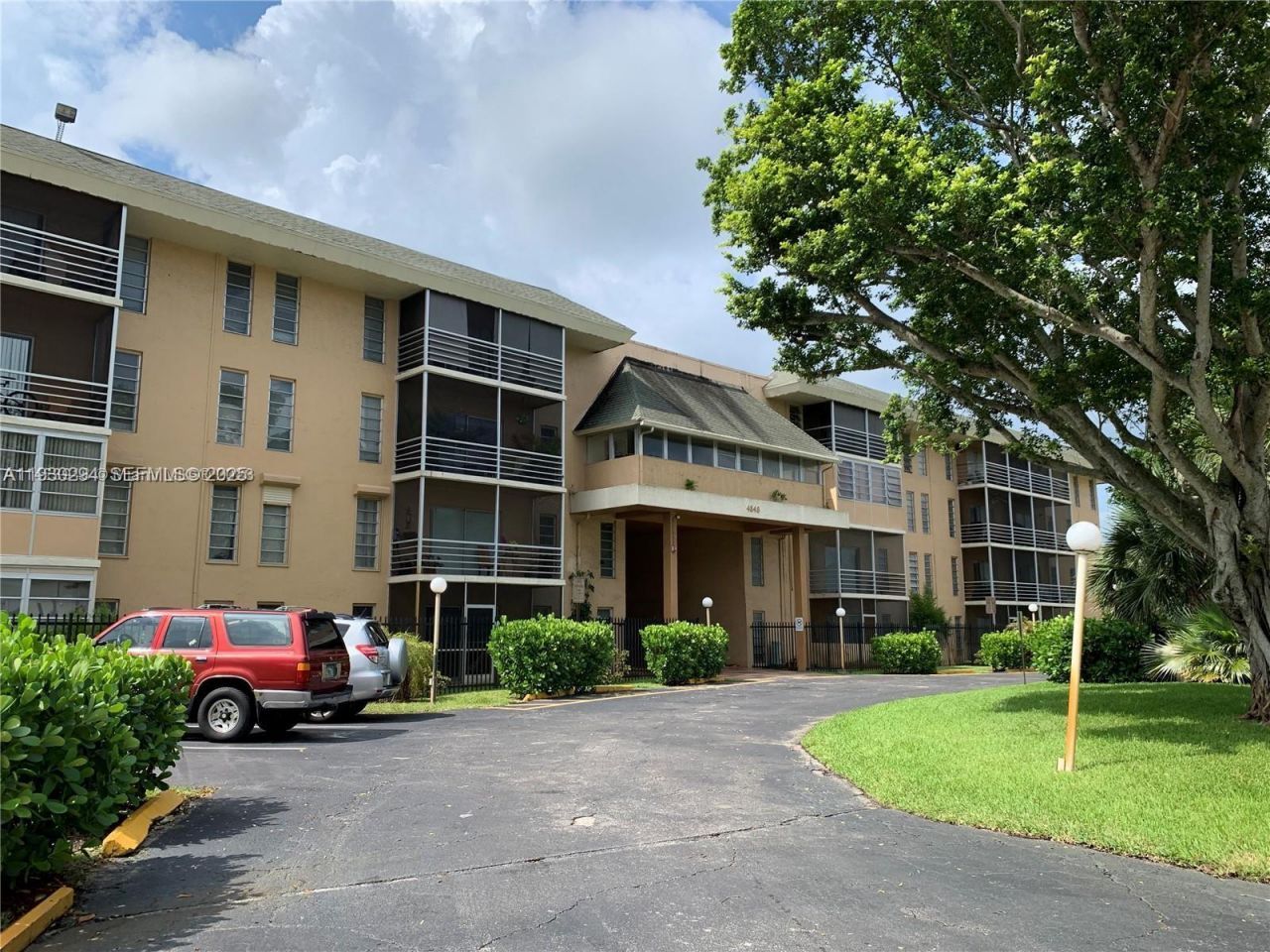 4848 NW 24th Ct, Unit 318, Lauderdale Lakes, FL 33313 Photo