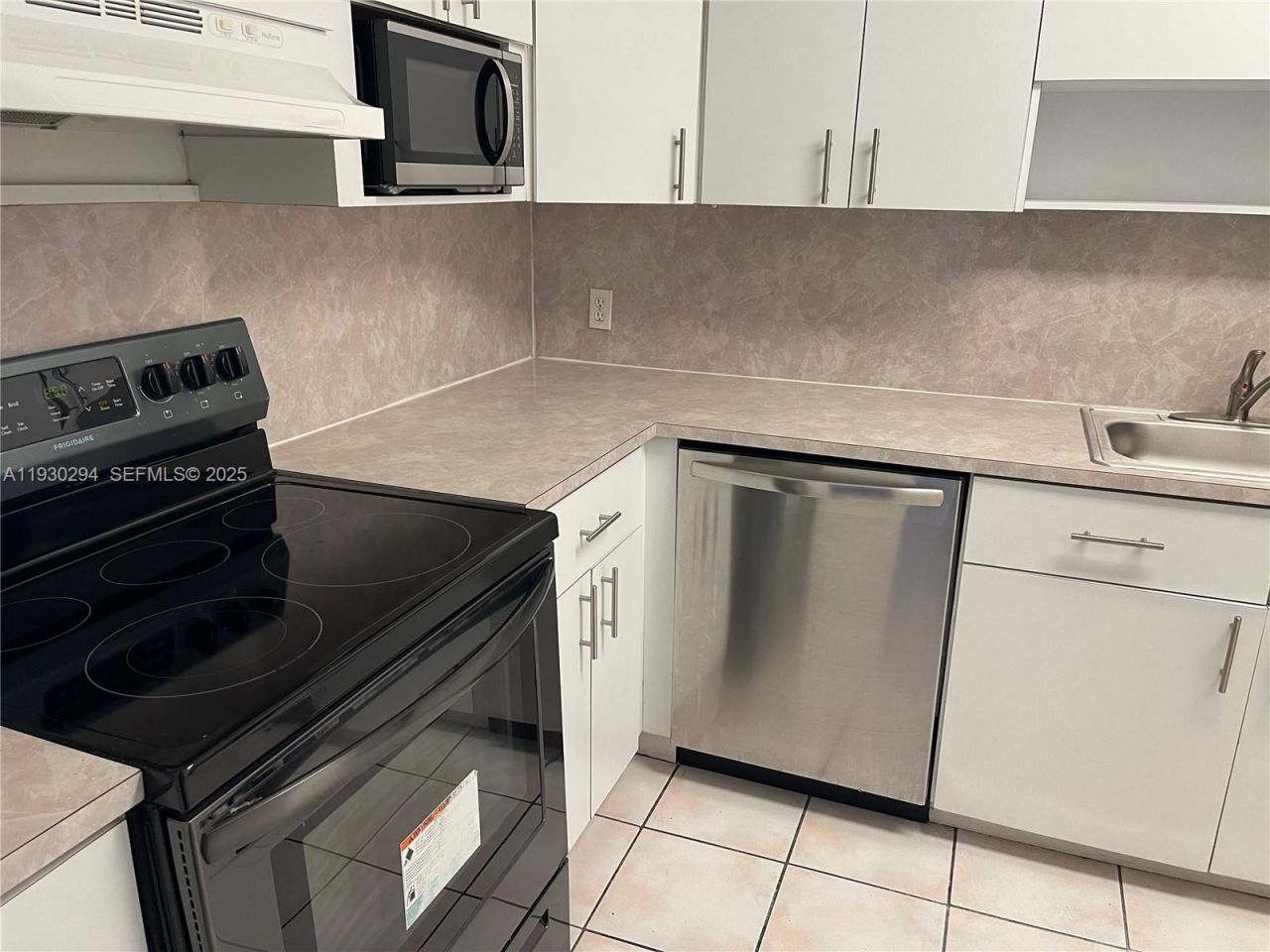 4848 NW 24th Ct, Unit 318, Lauderdale Lakes, FL 33313 Photo