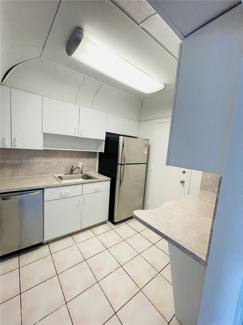 4848 NW 24th Ct, Unit 318, Lauderdale Lakes, FL 33313 Photo