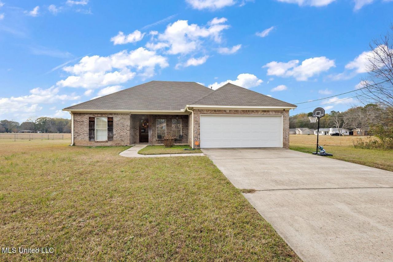 612 Woodland Drive, Canton, MS 39046 Main Photo