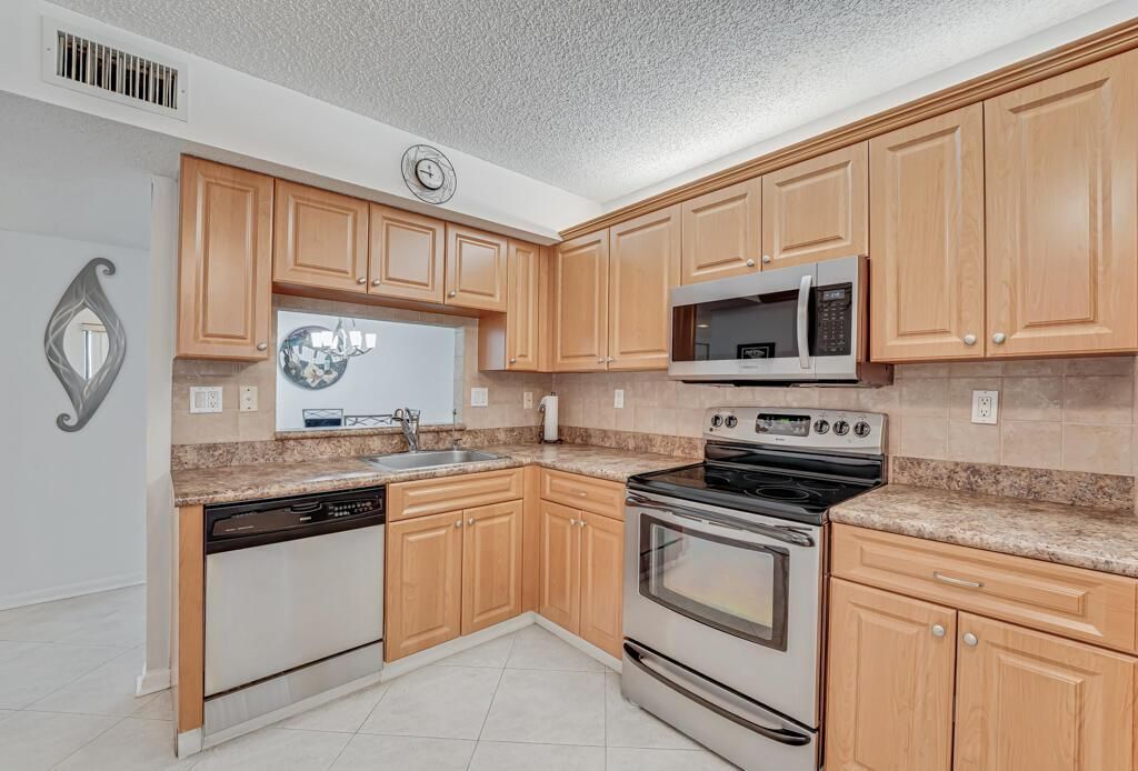 15301 Pembridge Avenue, Unit 49, Delray Beach, FL 33484 Photo