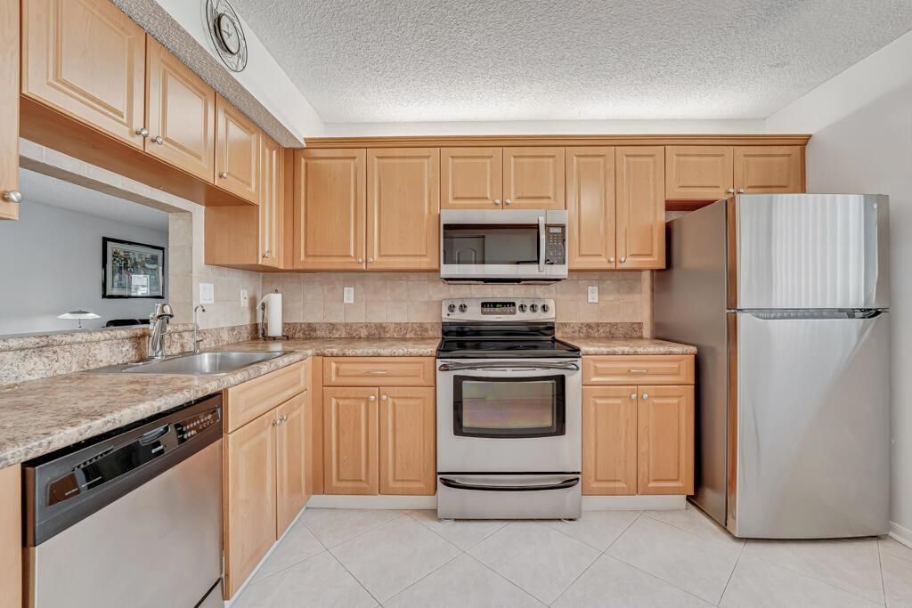 15301 Pembridge Avenue, Unit 49, Delray Beach, FL 33484 Photo