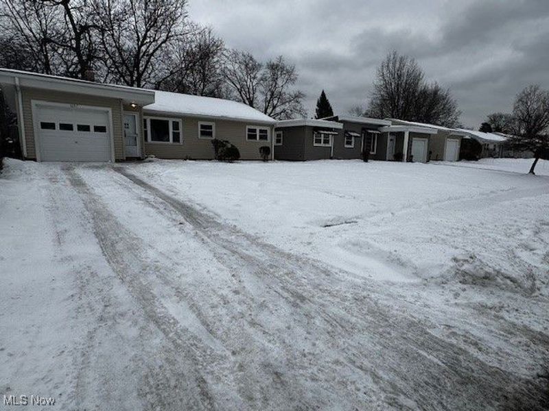 1697 Hawthorne Drive, Cleveland, OH 44124 Photo 2