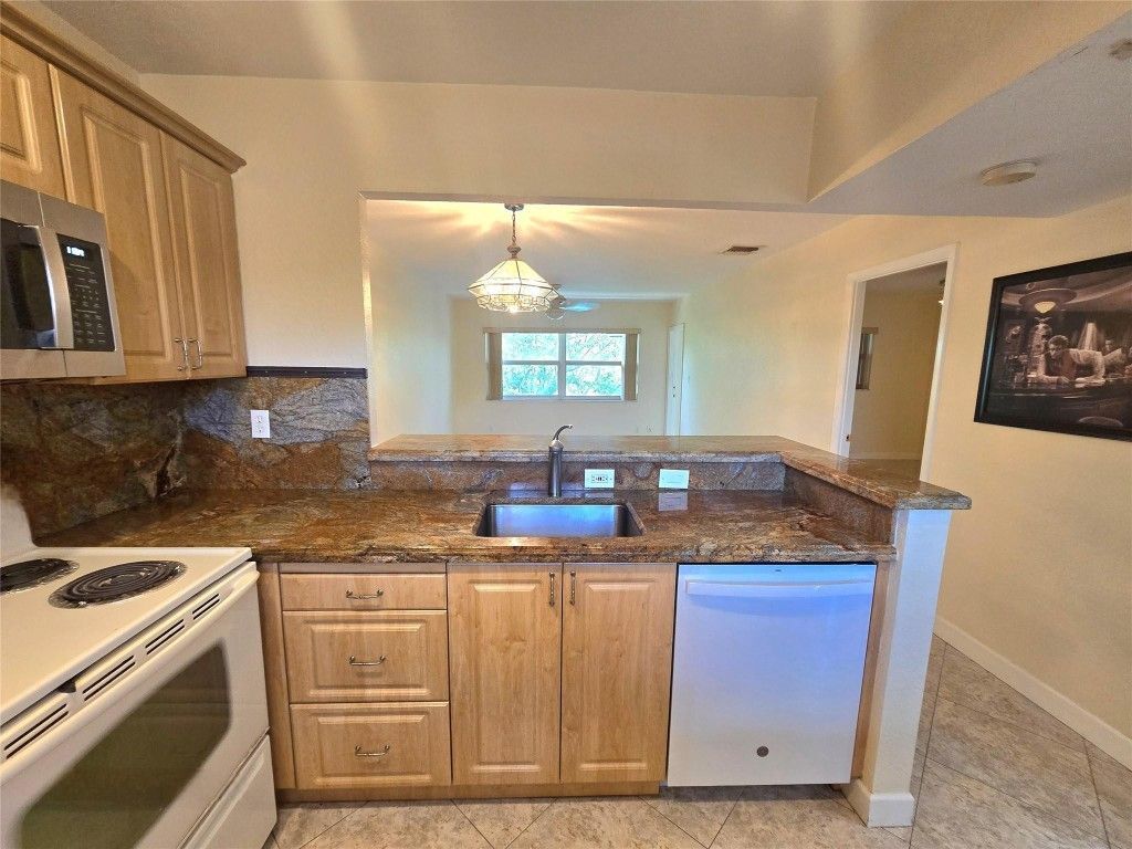 3531 NW 50th Avenue, Unit 609, Lauderdale Lakes, FL 33319 Photo