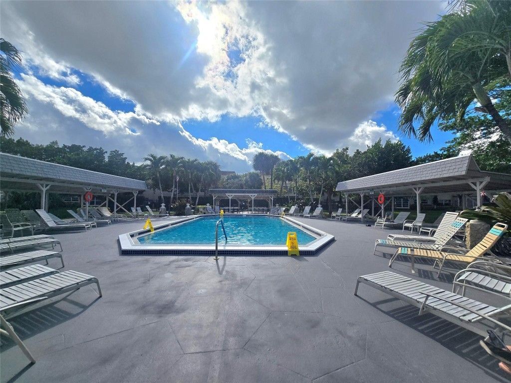 3531 NW 50th Avenue, Unit 609, Lauderdale Lakes, FL 33319 Photo