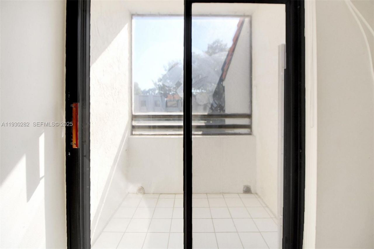 3553 Magellan Cir, Unit 317-1, Aventura, FL 33180 Photo