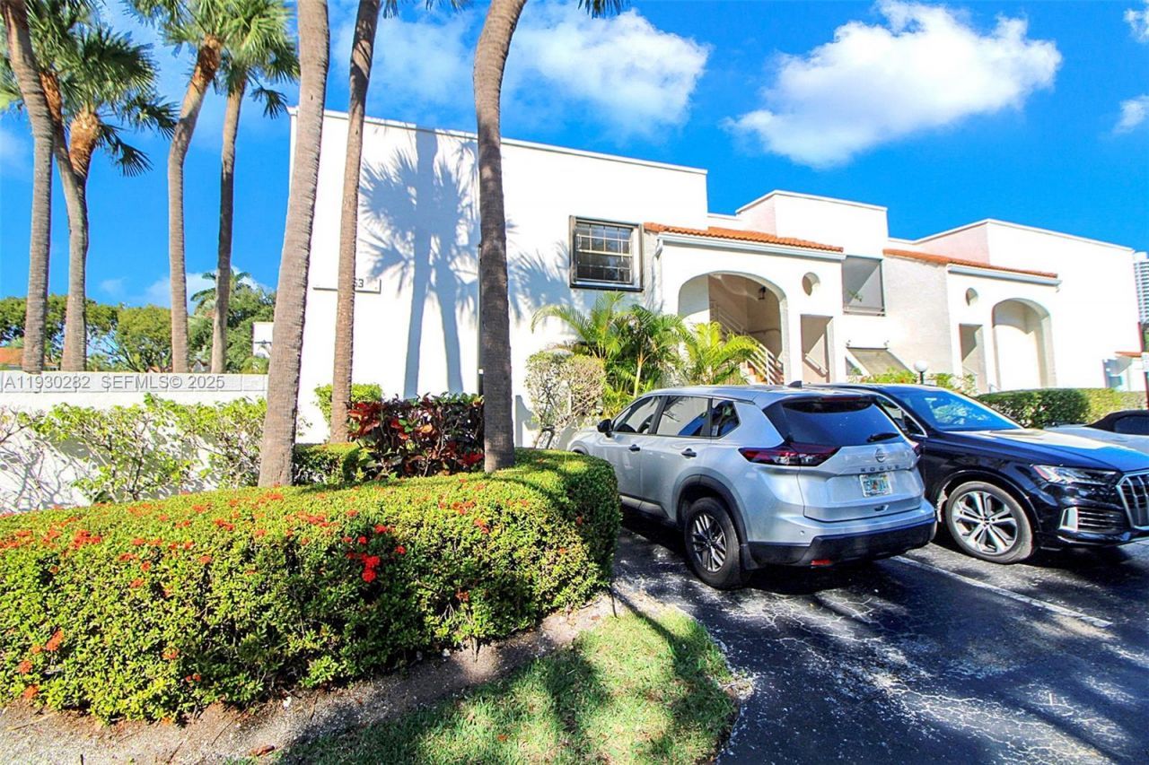 3553 Magellan Cir, Unit 317-1, Aventura, FL 33180 Photo