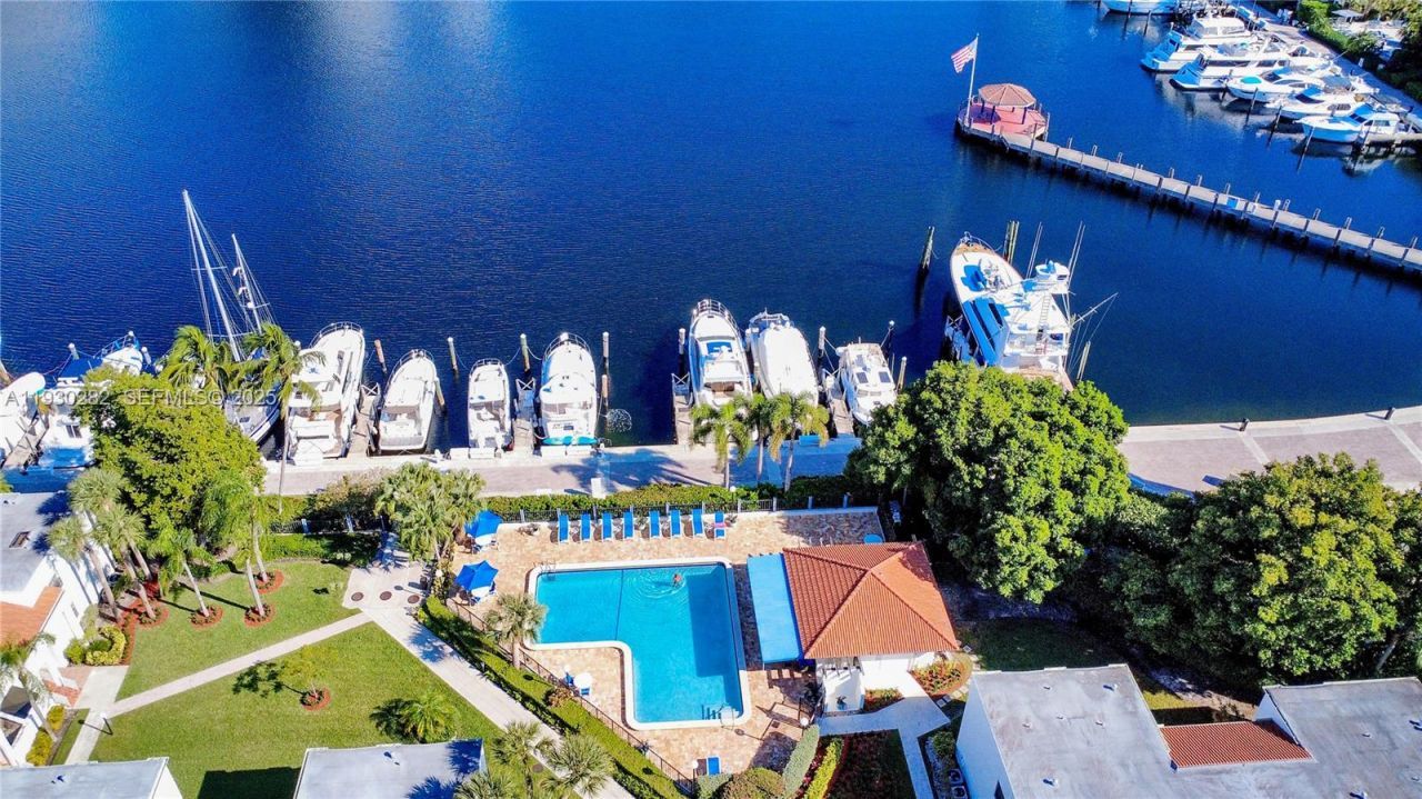 3553 Magellan Cir, Unit 317-1, Aventura, FL 33180 Photo