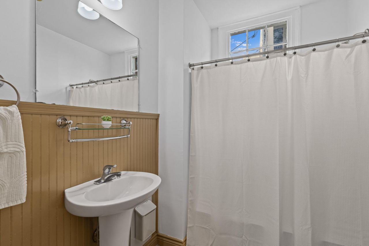 6 Ashe Street Photo 10