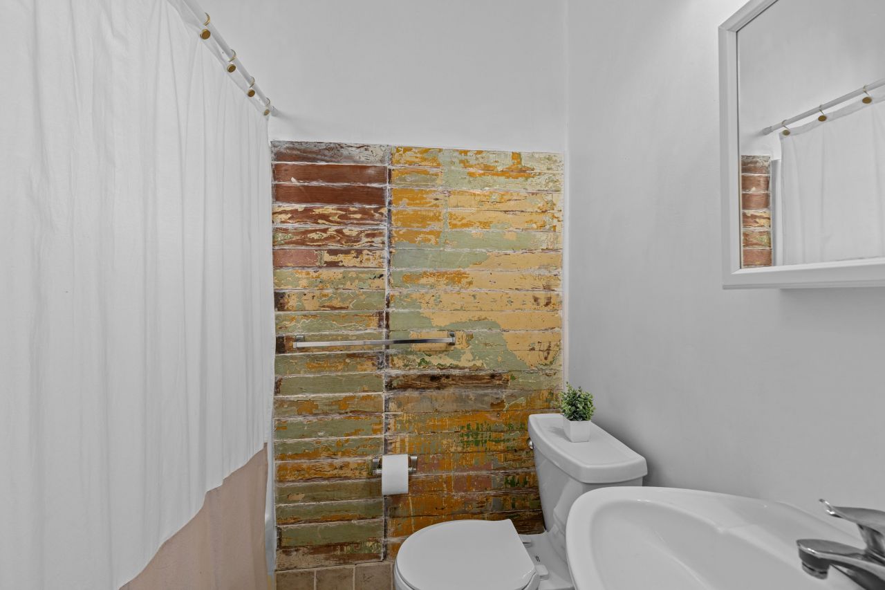 6 Ashe Street Photo 21